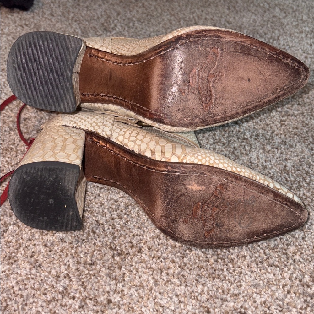 FREEBIRD 6 Joey block heel Stylish Cream Ankle Boots - Picture 7 of 7